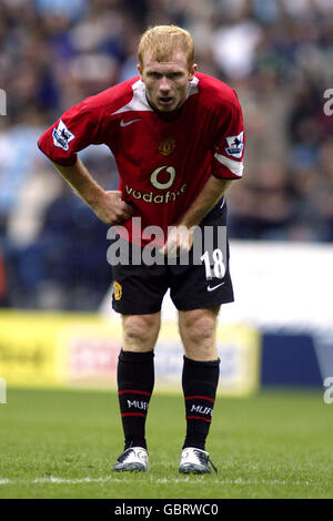 Fußball - FA Barclays Premiership - Bolton Wanderers / Manchester United. Paul Scholes von Manchester United nimmt eine Verschnaufpause ein Stockfoto