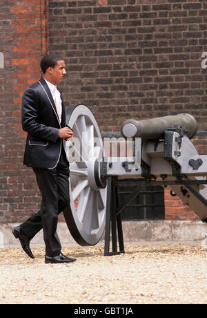 Scott Sinclair vor dem Royal Hospital, wo der Fußballspieler Joe Cole und Carly Zucker aus England und dem FC Chelsea heute heiraten werden. Stockfoto