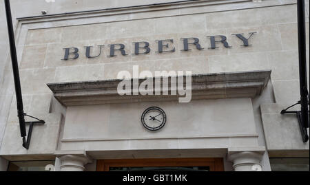 Burberry. Ein allgemeiner Blick auf den Burberry Store in der 21-23 New Bond Street im Zentrum von London. Stockfoto