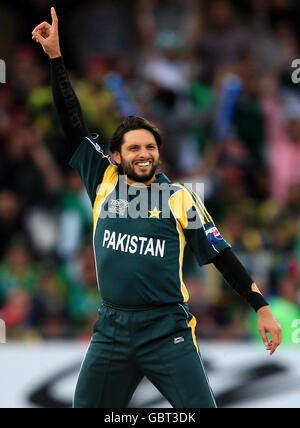 Cricket - ICC World Twenty20 Cup 2009 - Halbfinale - Südafrika - Pakistan - Trent Bridge. Der pakistanische Shahid Afridi feiert das Wicket Stockfoto