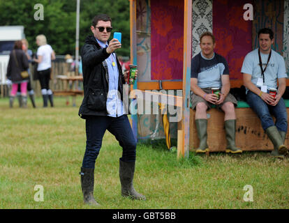 Glastonbury Festival 2009 - Erster Tag. Mathew Horne wird während des Glastonbury Festivals 2009 in Pilton, Somerset, hinter der Bühne gesehen. Stockfoto