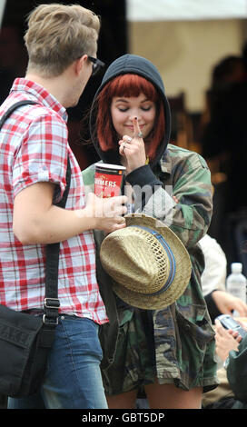 Glastonbury Festival 2009 - Erster Tag. Pixie Geldof wird während des Glastonbury Festivals 2009 in Pilton, Somerset, hinter der Bühne gesehen. Stockfoto