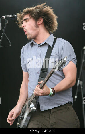 Charlie Simpson von der Band Fightstar tritt auf der zweiten Bühne während des Download Festivals 2009 im Donnington Park in Derby auf. Stockfoto