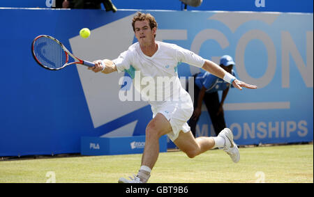 Tennis - AEGON Championships - Finale - The Queen's Club. Der Großbritanniens Andy Murray im Einsatz gegen den US-amerikanischen James Blake während des AEGON-Meisterschaftsfinales im Queen's Club, London. Stockfoto