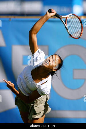 Die britische Anne Keothavong in Aktion während ihres Doppelmatches während des AEGON International im Devonshire Park, Eastbourne. Stockfoto