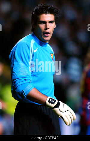 Fußball - UEFA Champions League - Gruppe F - Celtic gegen Barcelona. Victor Valdes, Torwart von Barcelona Stockfoto