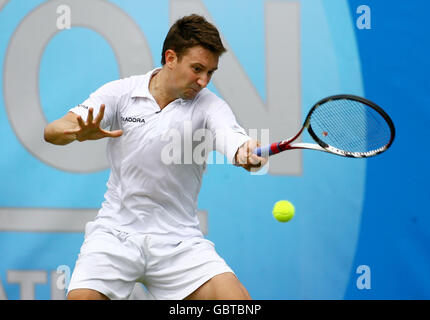 Tennis - AEGON International - Tag 4 - Devonshire Park. Der britische Alex Bogdanovic im Kampf gegen Dmitry Tursunov während der AEGON International im Devonshire Park, Eastbourne. Stockfoto