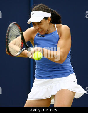 Die französische Marion Bartoli im Kampf gegen Anna Chakvetadze während der AEGON International im Devonshire Park, Eastbourne. Stockfoto