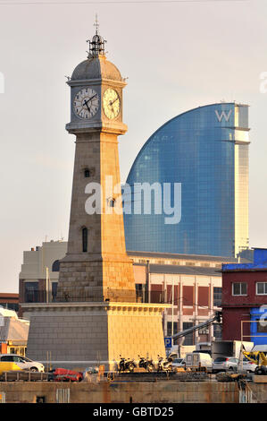 Port Vell und W Hotel, auch bekannt als Vela Hotel Barcelona Hafen, Katalonien, Spanien Stockfoto