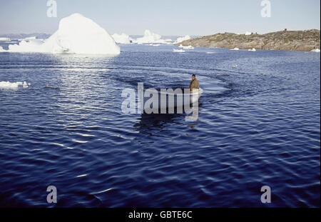 Geographie / Reisen, Grönland, Mann im Boot vor Saqqaq, 1962, Zusatz-Rechte-Clearences-nicht vorhanden Stockfoto
