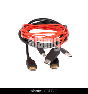 Rot mit schwarz HDMI Kabel isoliert auf weißem Hintergrund Stockfoto