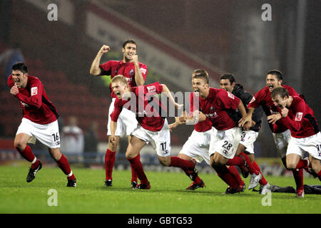 Fußball - Carling Cup - zweite Runde - Blackburn Rovers gegen Bournemouth. Bournemouth-Spieler feiern den Sieg Stockfoto