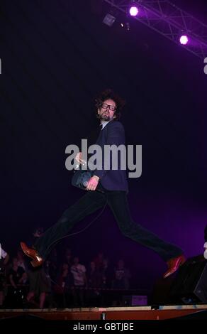 Glastonbury Festival 2009 - Tag Zwei. Jarvis Cocker tritt beim Glastonbury Festival 2009 auf der Worthy Farm in Pilton, Somerset, auf. Stockfoto