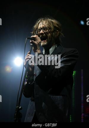 Glastonbury Festival 2009 - Tag Zwei. Jarvis Cocker tritt beim Glastonbury Festival 2009 auf der Worthy Farm in Pilton, Somerset, auf. Stockfoto