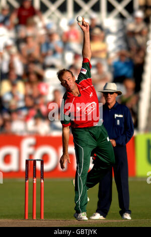 Cricket - Twenty20 Cup 2009 - North Division - Nottinghamshire Outlaws / Leicestershire Foxes - Trent Bridge. Claude Henderson von Leicestershire schälte Stockfoto