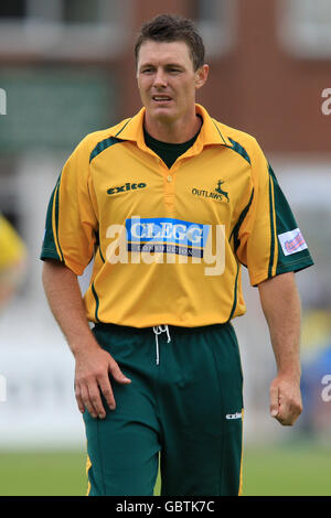 Cricket - Twenty20 Cup 2009 - North Division - Nottinghamshire Outlaws / Derbyshire Phantoms - Trent Bridge. Darren Pattinson, Nottinghamshire Outlaws Stockfoto