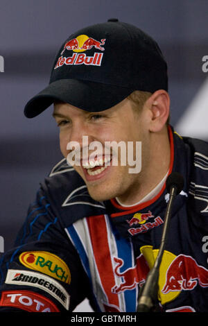 Sebastian Vettel von Red Bull bei einer Pressekonferenz nach dem Qualifying im Albert Park, Melbourne, Australien. Stockfoto