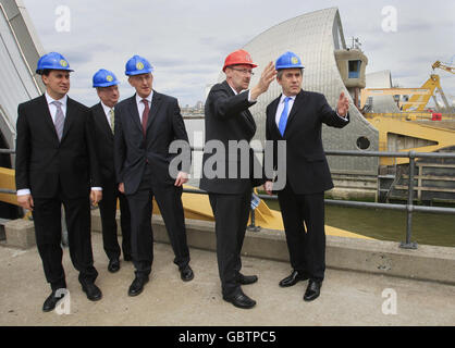 Gordon Brown besucht Thames Barrier Stockfoto