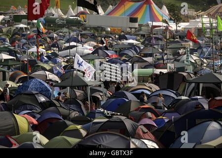 Ein Blick auf den Campingplatz beim Glastonbury Festival 2009 auf der Worthy Farm in Pilton, Somerset. Stockfoto