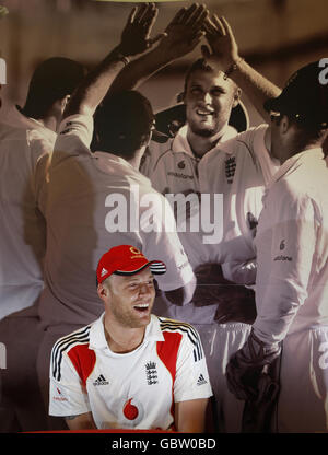 Andrew Flintoff aus England spricht während der Mediensitzung in Edgbaston, Birmingham, mit den Medien. Stockfoto