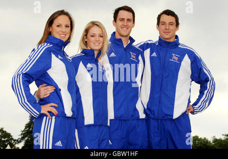 (Von links nach rechts) Heather Fell, Katy Livingston, Nick Woodbridge und Sam Weale, vier Mitglieder des britischen Teams der Modern Pentathlon World Championship 2009 im Crystal Palace, London, vor den Meisterschaften, die im nächsten Monat am Veranstaltungsort stattfinden. Stockfoto