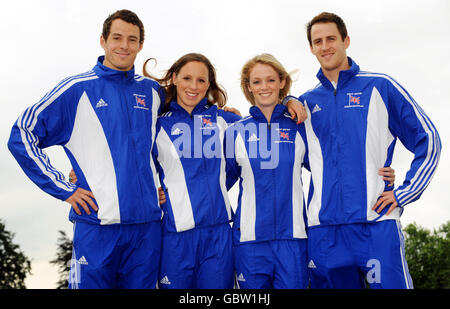 (Von links nach rechts) Sam Weale, Heather Fell, Katy Livingston und Nick Woodbridge, vier Mitglieder des britischen Teams der Modernen Fünfkampf-Weltmeisterschaft 2009 im Crystal Palace, London, vor den Meisterschaften, die im nächsten Monat am Veranstaltungsort stattfinden. Stockfoto