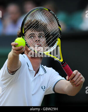 Der Großbritanniens Jamie Murray in seinem Doppelspiel während der Wimbledon Championships im All England Lawn Tennis und Croquet Club, Wimbledon, London. Stockfoto