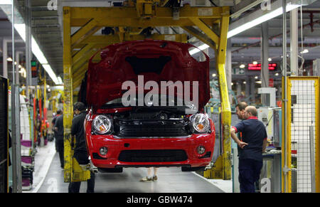 Die Produktionslinie im BMW UK Mini Werk in Oxford, Oxfordshire, nachdem ihr 1.5-millionster Wagen heute vom Band kam. Stockfoto