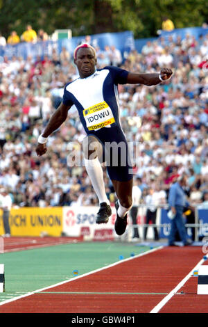 Der britische Phillips Idowu auf dem Weg zum Sieg Männer: Triple Jump Stockfoto