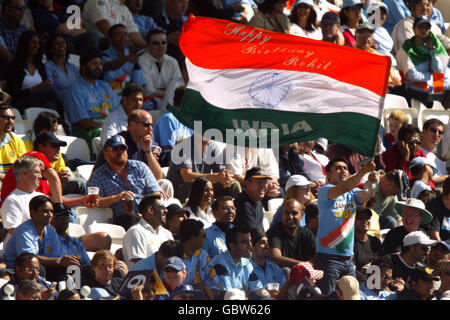 Cricket - NatWest Challenge - England gegen Indien. Ein Indien-Fan genießt das Spiel Stockfoto