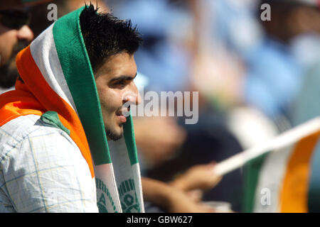 Cricket - NatWest Challenge - England gegen Indien. Ein Indien-Fan genießt das Spiel Stockfoto