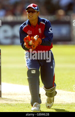 Cricket - NatWest Challenge - England gegen Indien. Geraint Jones, England, Wicketkeeper Stockfoto