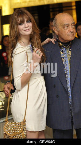 Mischa Barton startet das Harrods Summer Sale - London Stockfoto