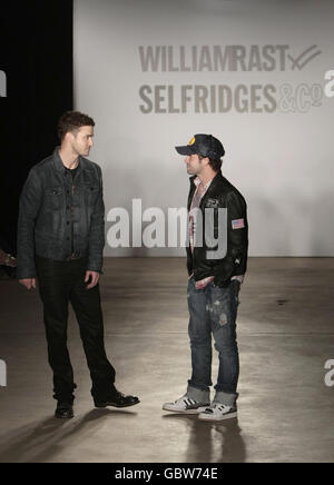 Justin Timberlake (links) und Trace Ayala bei einer Modenschau anlässlich der Einführung ihrer „William Rast“-Bekleidungskollektion in Selfridges in der Oxford Street, London. Stockfoto