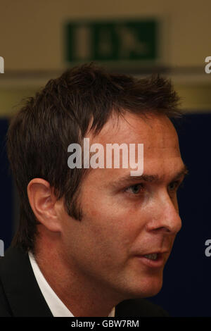 Ehemaliger England Kapitän Michael Vaughan während einer Pressekonferenz, um seinen Ruhestand in Edgbaston, Birmingham bekannt zu geben. Stockfoto