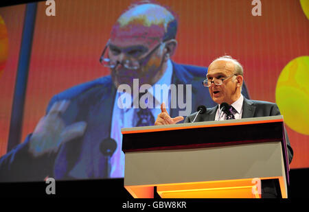 Der stellvertretende Vorsitzende der Liberaldemokratischen Partei Vince Cable hält eine Rede während der Jahrestagung der Vereinigung der lokalen Regierung im Harrogate International Centre, Harrogate. Stockfoto