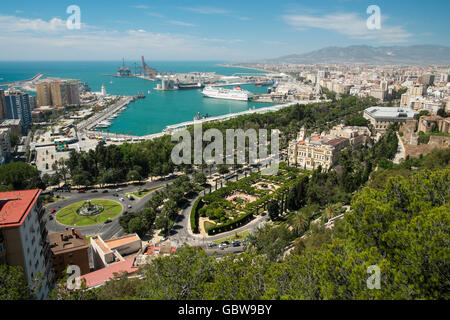 Malaga. Blick vom Castillo de Gibralfaro. Andalusien, Spanien Stockfoto