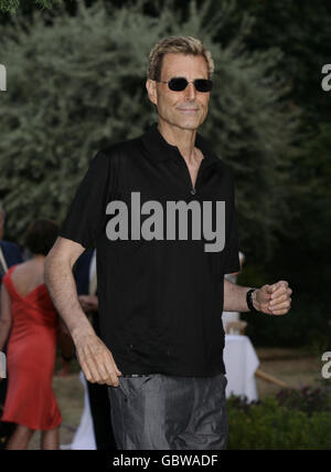 Sir David Frost Summer Garden Party - London. URI Geller verlässt die Sommergarten-Party von Sir David Frost auf dem Carlyle Square in Chelsea. Stockfoto