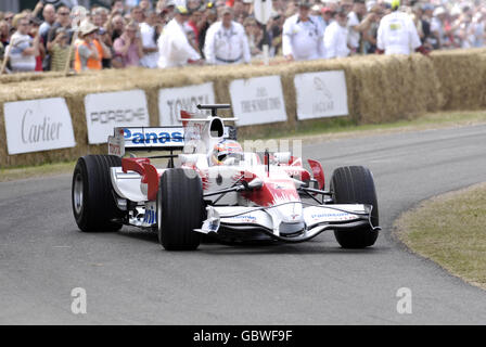 Auto - Goodwood Festival of Speed. Timo Glock fährt seinen Toyota TF108 F1 während des Goodwood Festival of Speed 2009. Stockfoto