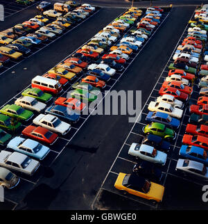 Transport / Transport, Auto, Parkplatz, Vollparkplatz von oben, Deutschland, 70er Jahre, Zusatzrechte-Abfertigung-nicht vorhanden Stockfoto