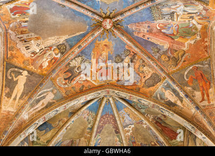 CREMONA, Italien - 24. Mai 2016: Deckenfresko mit dem St. Johannes der Evangelist in der Kirche Chiesa di San Agostino Stockfoto