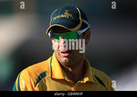 Cricket - Twenty20 Cup 2009 - North Division - Nottinghamshire Outlaws / Leicestershire Foxes - Trent Bridge. Paul Franks, Nottinghamshire Outlaws Stockfoto