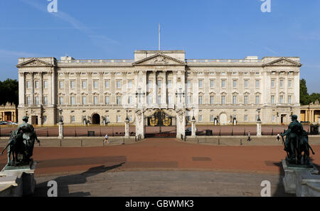 Buckingham Palace. Gesamtansicht des Buckingham Palace im Zentrum von London. Stockfoto