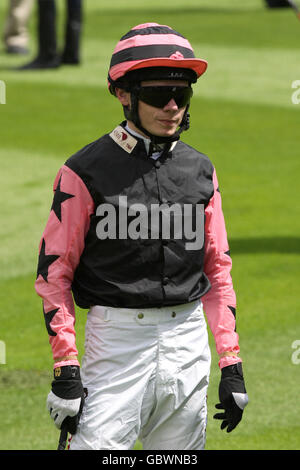 Pferderennen - Tag Des Eigenschaftsrennens - Sandown Park. Jamie Spencer, Jockey Stockfoto