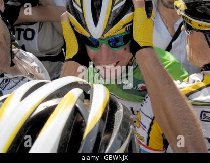 Radfahren - Tour de France 2009 - Etappe drei. Mark Cavendish vom Team Columbia feiert den Gewinn der dritten Etappe der Tour de France zwischen Marseille und La Grande-Motte. Stockfoto