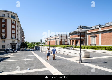 Madrid, Spanien - 6. Mai 2012: Museo del Prado. Rückansicht des Museums an einem sonnigen Tag. Es ist der wichtigsten spanischen nationalen Kunstmuseum. Stockfoto