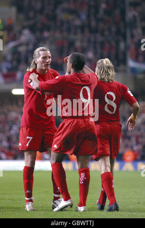 Fußball - FIFA World Cup 2006-Qualifikation - Gruppe Six - Wales V Polen Stockfoto