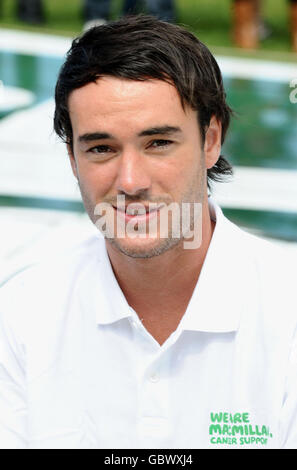 Jack Tweed startet am 25. September 2009 gemeinsam mit Freiwilligen den weltweit größten Kaffeehaus, der Macmillan Cancer Support unterstützt. Stockfoto