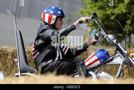 Auto - Goodwood Festival of Speed. Hollywood-Schauspieler Peter Fonda während des Goodwood Festival of Speed in Chichester, West Sussex. Stockfoto