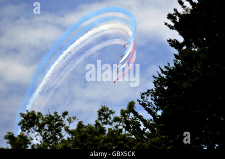 Auto - Goodwood Festival of Speed. Die Red Arrows fliegen während des Goodwood Festival of Speed in Chichester, West Sussex, in Formation über den Kopf. Stockfoto